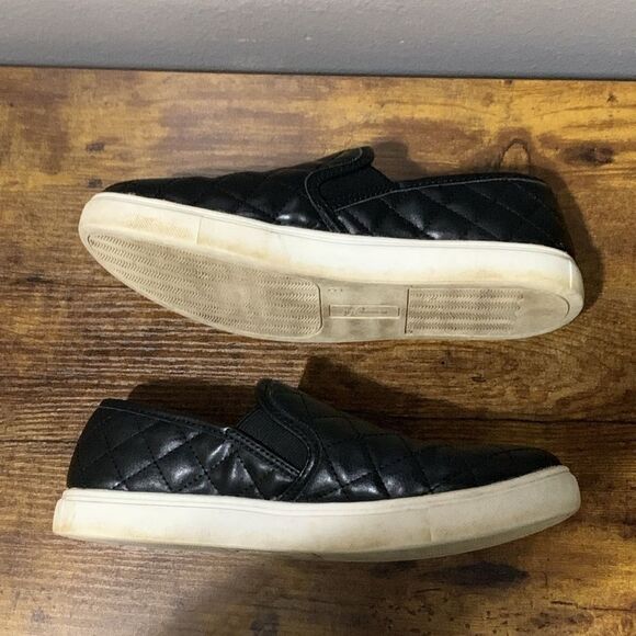 Mountain Sole Black Quilted Slip On Sneakers Size 8 - Picture 6 of 6